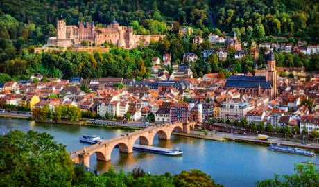 Heidelberg mit Neckarschifffahrt